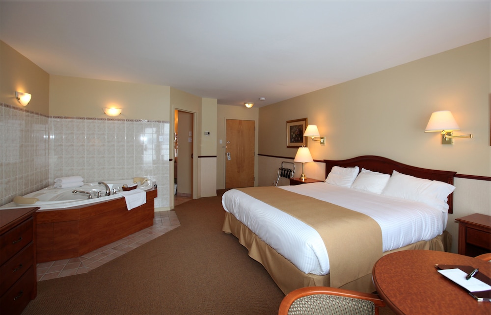 Signature Suite, 1 King Bed, Bay View photo 1