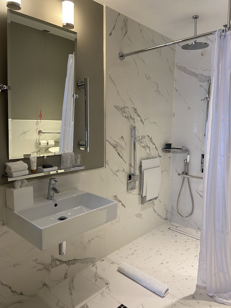 Grand Chamber Junior Suite Accessible