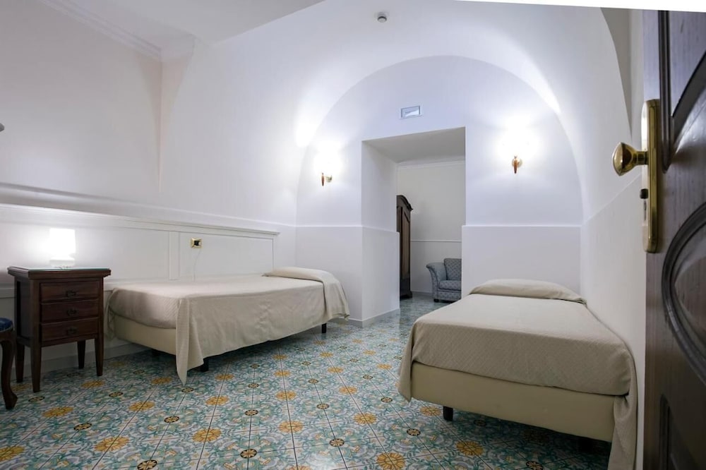 Standard Triple Room - Photo 1