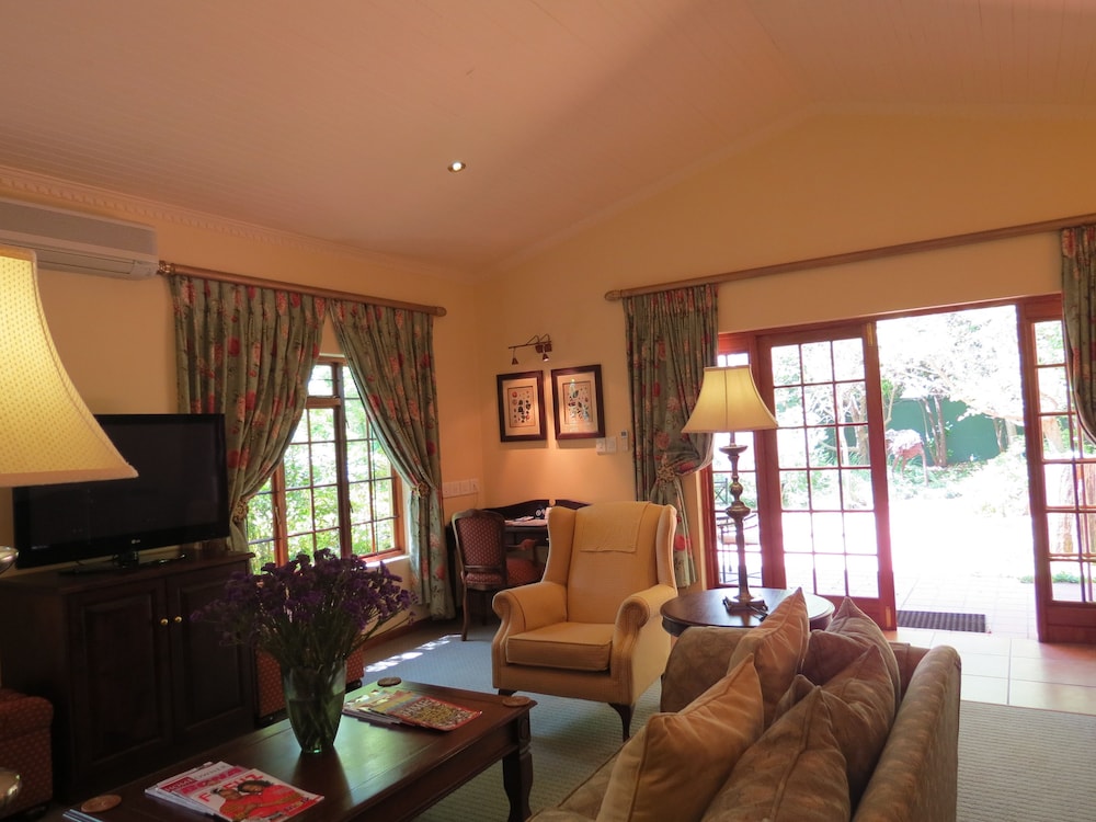 Chalet, 1 Double Bed, Golf View - Photo 3