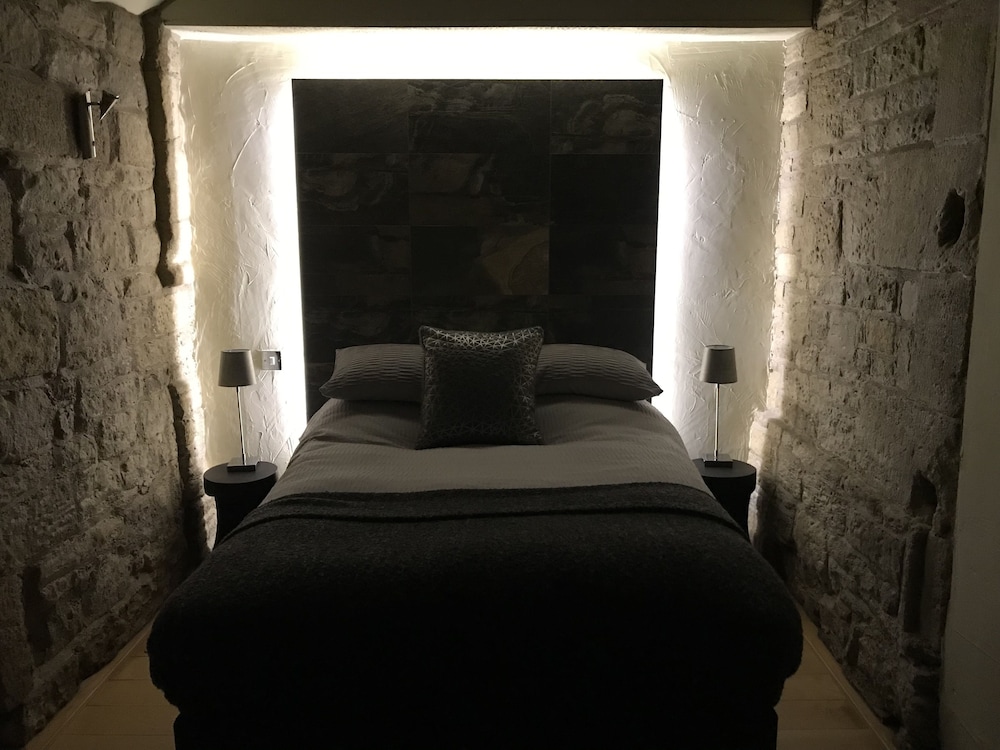 Deluxe Double Room with Shower