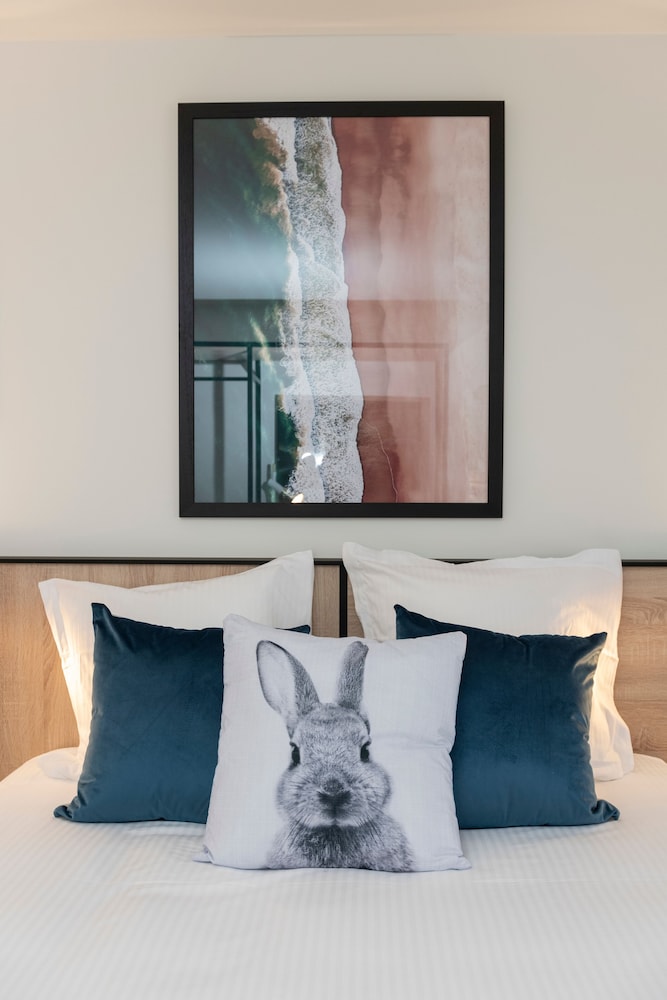 Suite, Multiple Beds, Bathtub