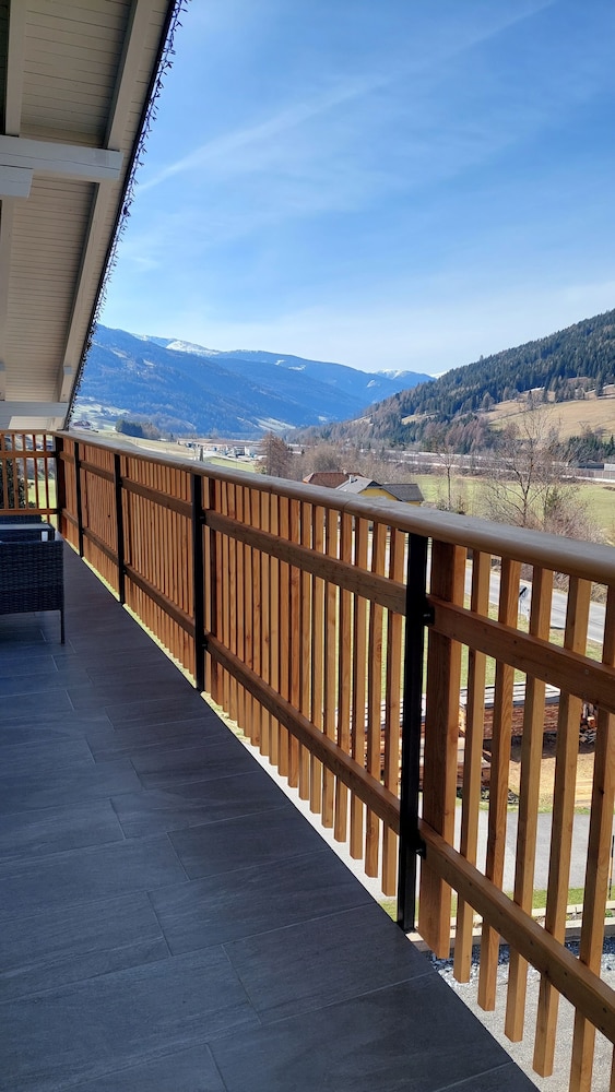 Comfort Apartment, 3 Bedrooms, Balcony, Mountain View photo 2