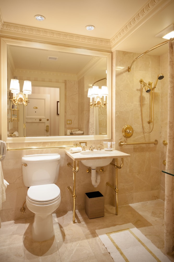 Deluxe Room (One King Bed or One Queen Bed) - Photo 4