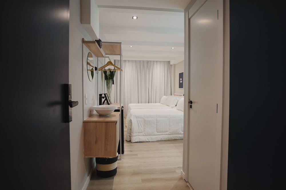 Standard Studio, Multiple Beds photo 3