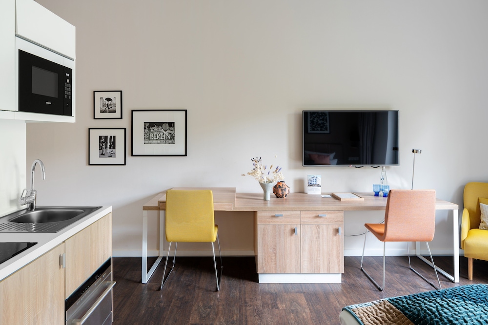 Large Studio with Kitchen photo 2