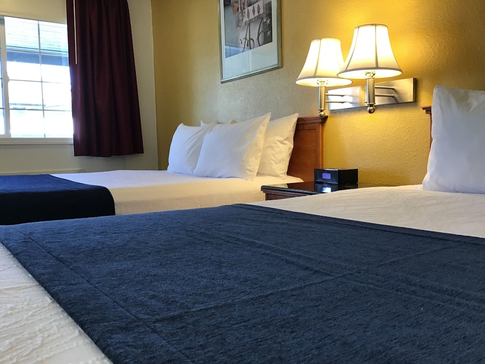 Room, 2 Queen Beds, Non Smoking photo 3