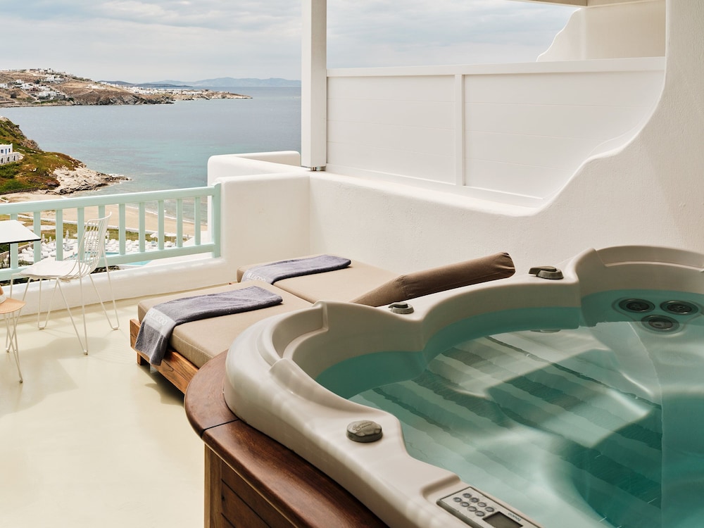 Bill&Coo Suite with outdoor Jetted Tub and Sea View - Photo 5