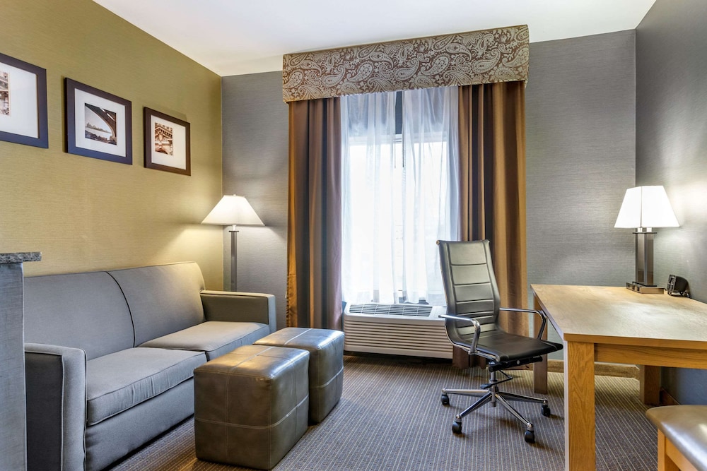 Suite, 2 Queen Beds, Non Smoking - Photo 4