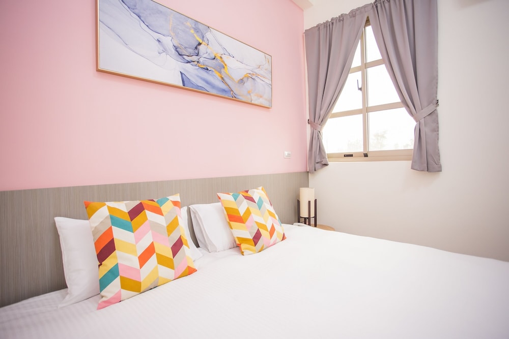 Deluxe Suite, 1 Bedroom Suite, 1 King Bed, Balcony - Photo 6
