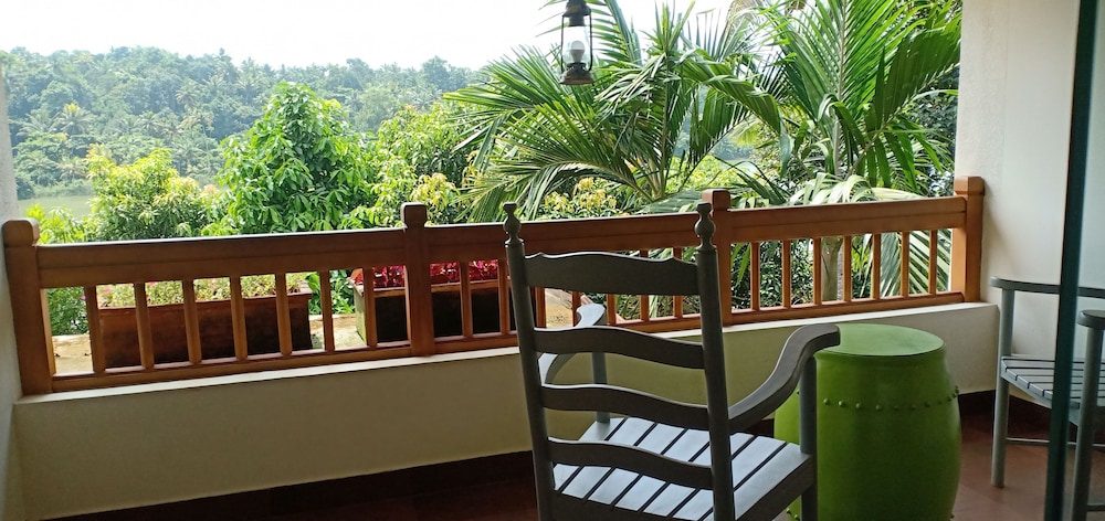 Lake view room - Photo 2