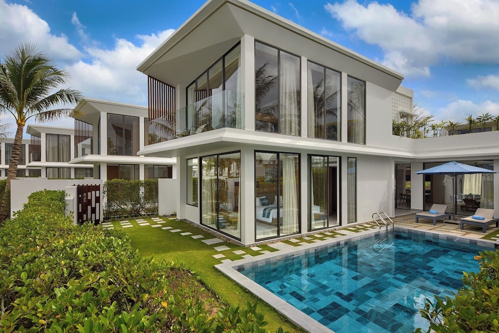 Three-Bedroom Garden View Pool Villa