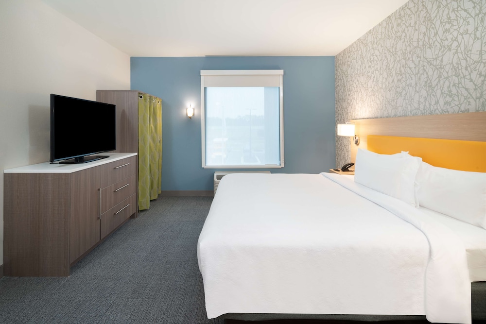 Suite, 1 King Bed, Accessible (Mobility & Hearing, Roll-in Shower) - Photo 3