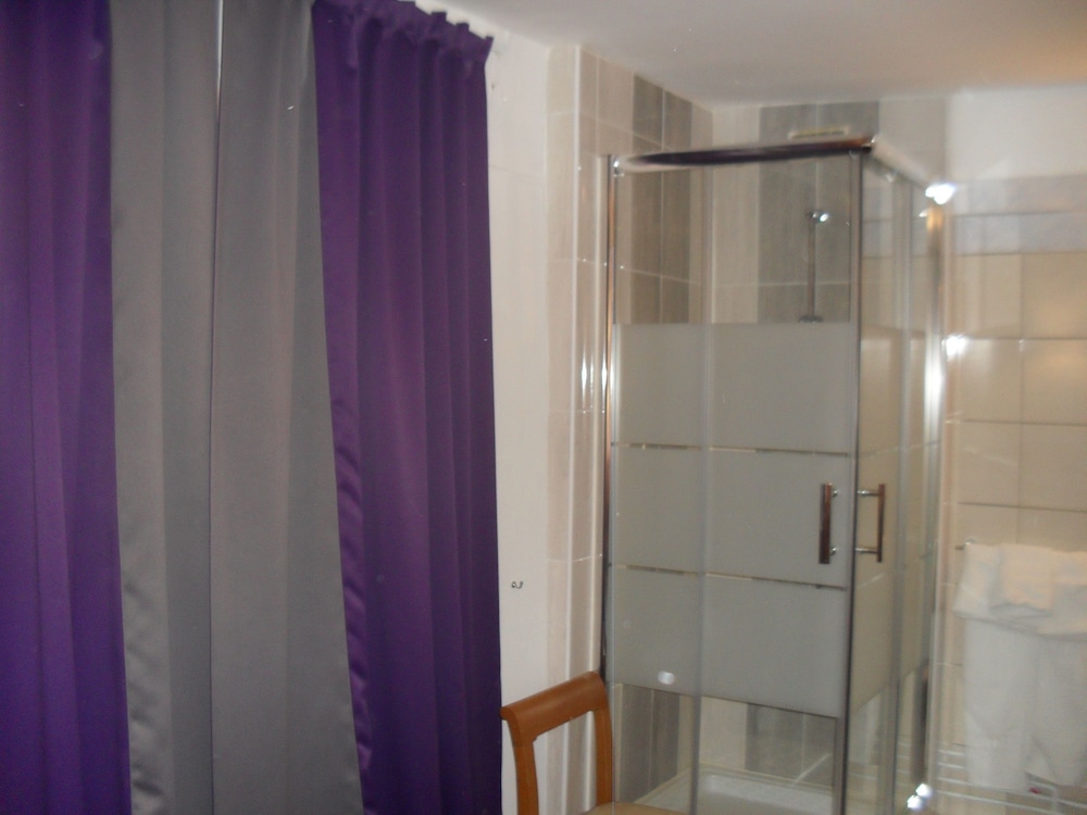 Family Room, Private Bathroom (shared toilets) photo 2