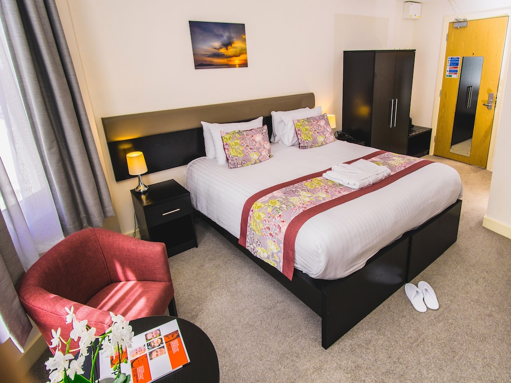 Classic Double or Twin Room, Partial Sea View photo 1