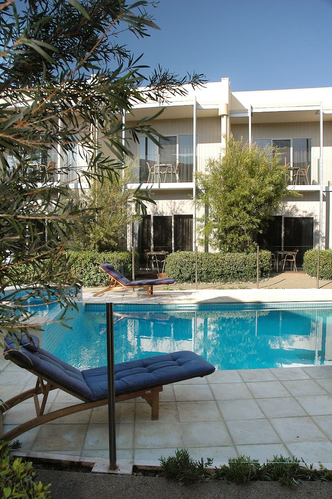 Poolside King Spa - Photo 5