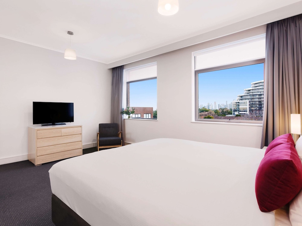 Superior Suite, 1 Bedroom, Lake View - Photo 3