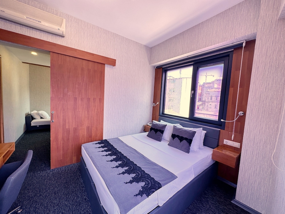 Deluxe Suite, 2 Bedrooms, Non Smoking photo 1