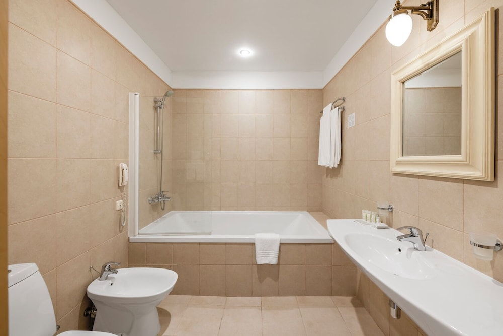 Family Apartment, 1 Bedroom - Photo 10