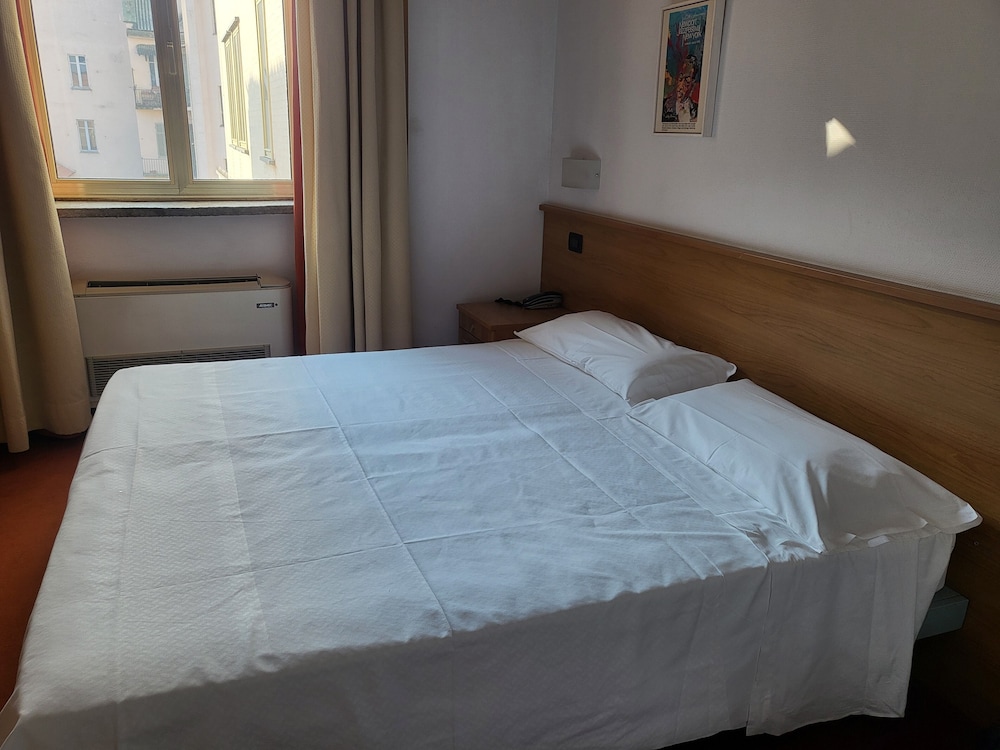 Standard Double or Twin Room photo 3