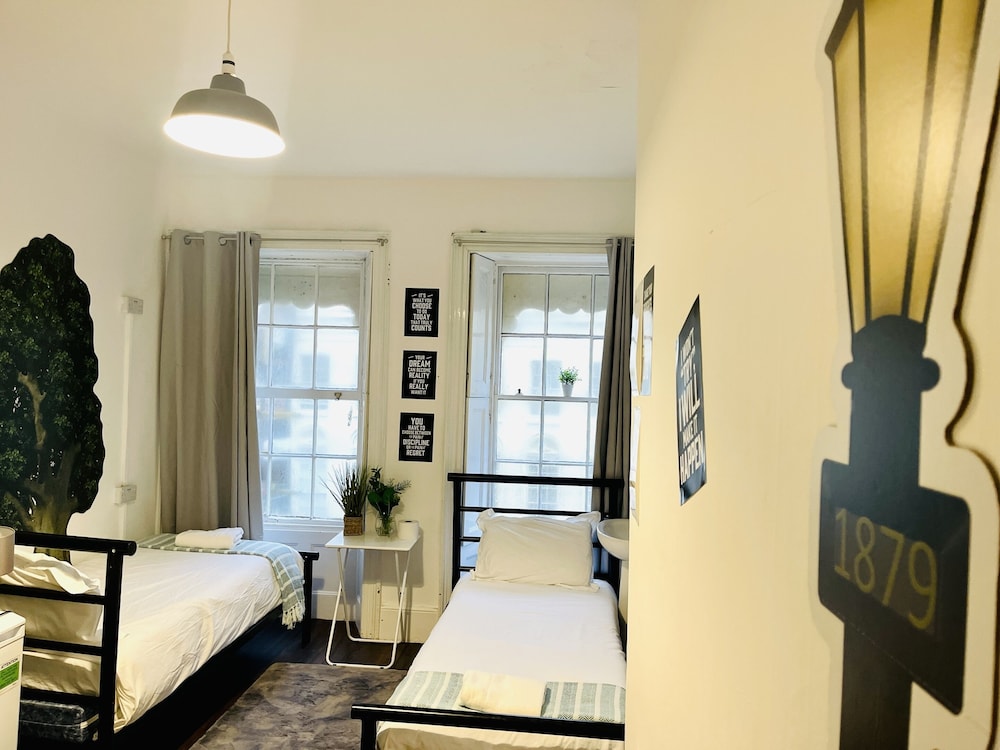 Basic Quadruple Room, Shared Bathroom photo 1