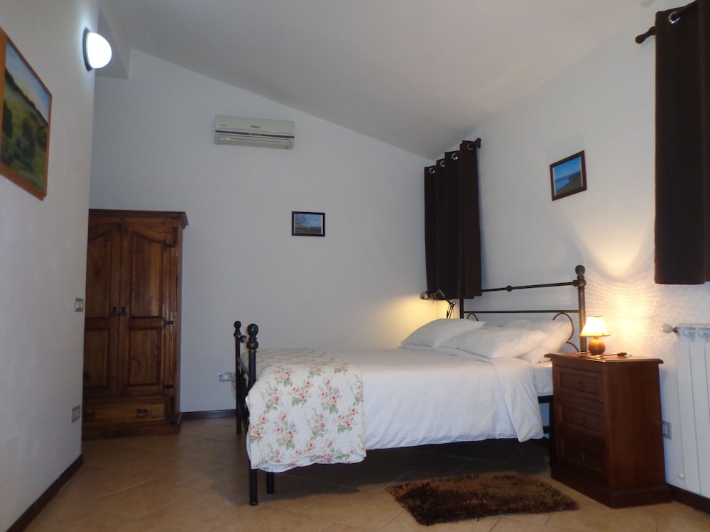 Apartment, 1 Bedroom, Partial Lake View photo 1