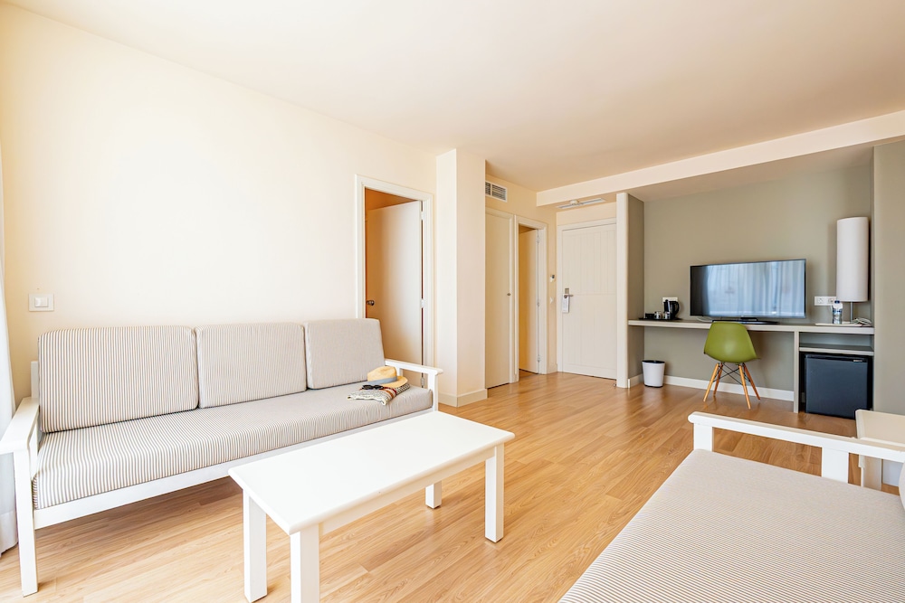 Junior Suite, 2 Twin Beds, Terrace - Photo 5