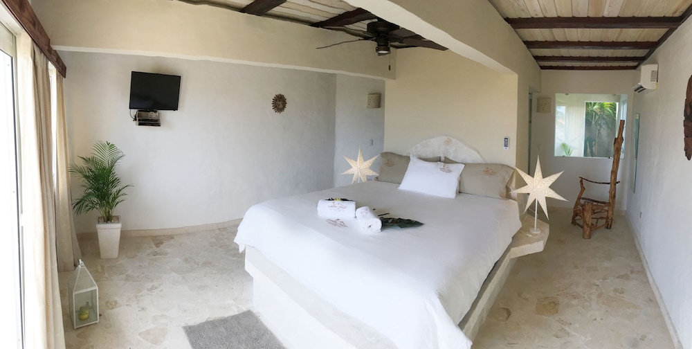 Superior Double Room, 1 King Bed, Non Smoking, Ocean View photo 2