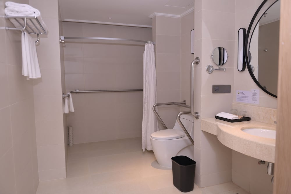 Standard Room, 1 King Bed, Accessible - Photo 3