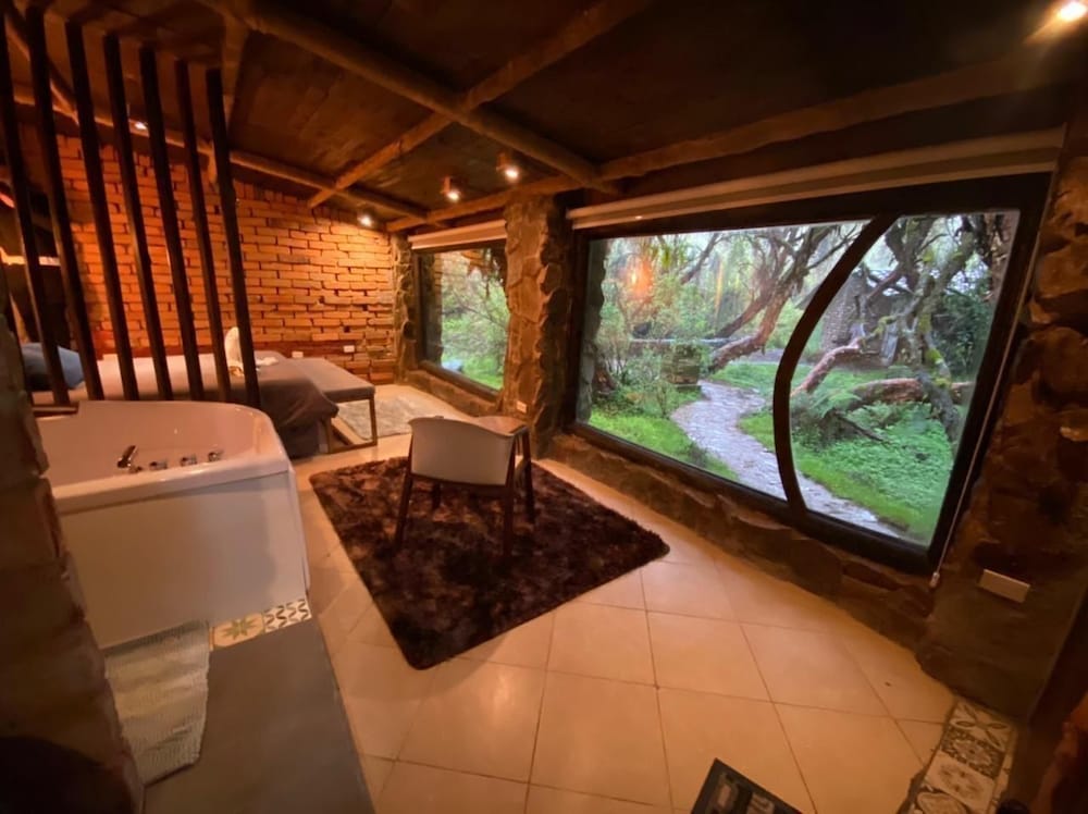 Superior Suite, Hot Tub photo 3