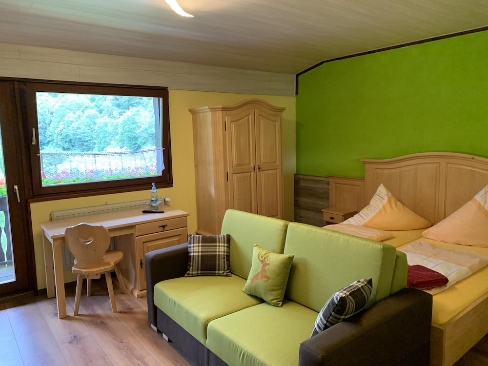 Deluxe Double Room, Private Bathroom - Photo 7
