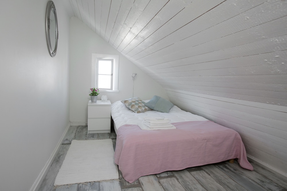 Single Room, Shared Bathroom photo 1