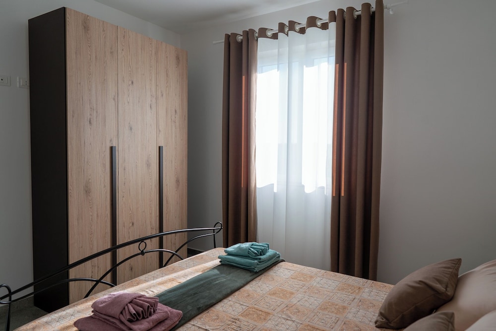Comfort Apartment, 2 Bedrooms, Private Bathroom, Pool View