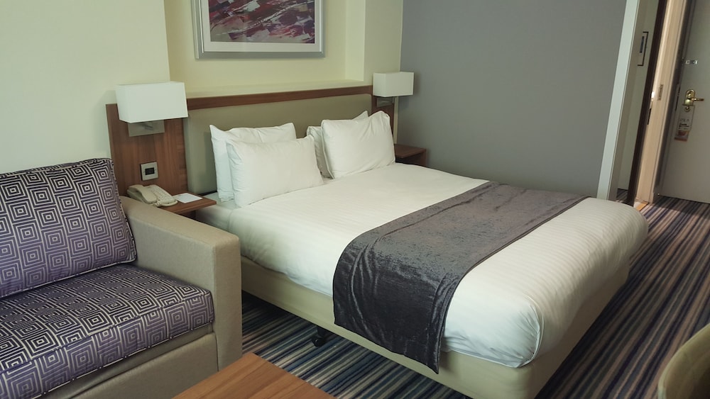 Standard Room, 1 Queen Bed with Sofa bed - Photo 7