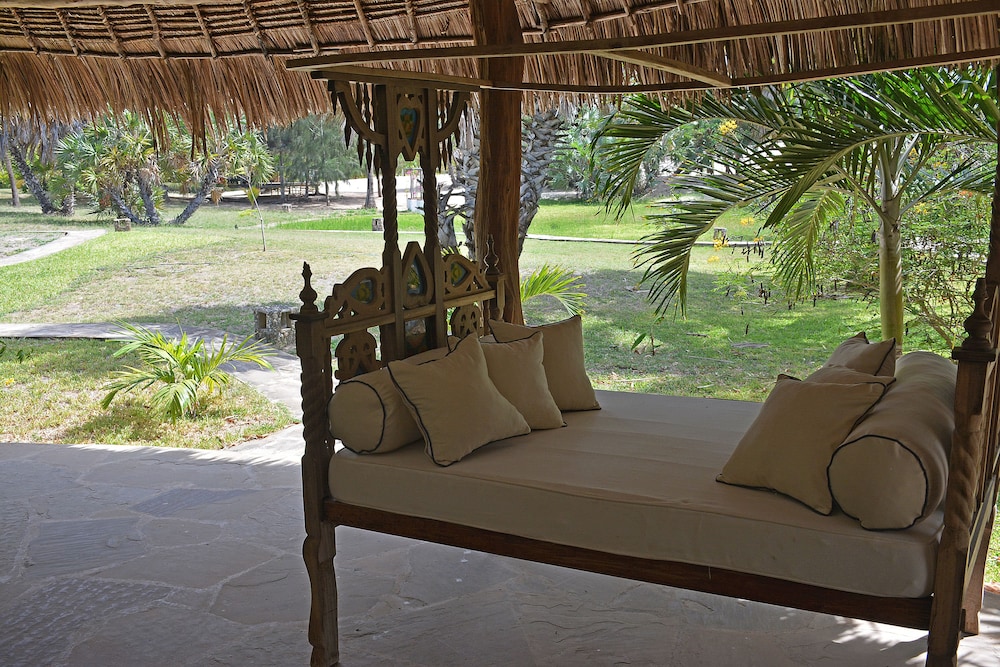 Comfort Villa, 2 Bedrooms, Pool Access, Garden View (SIMBA JIKE) photo 2