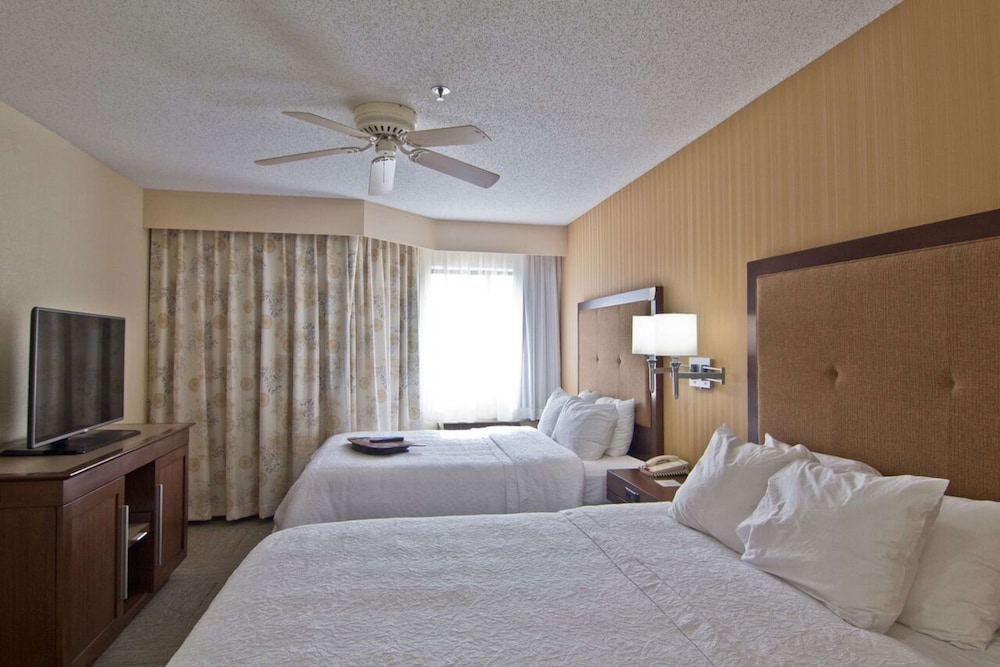Suite, 2 Queen Beds, Kitchen (Shower Only) - Photo 2