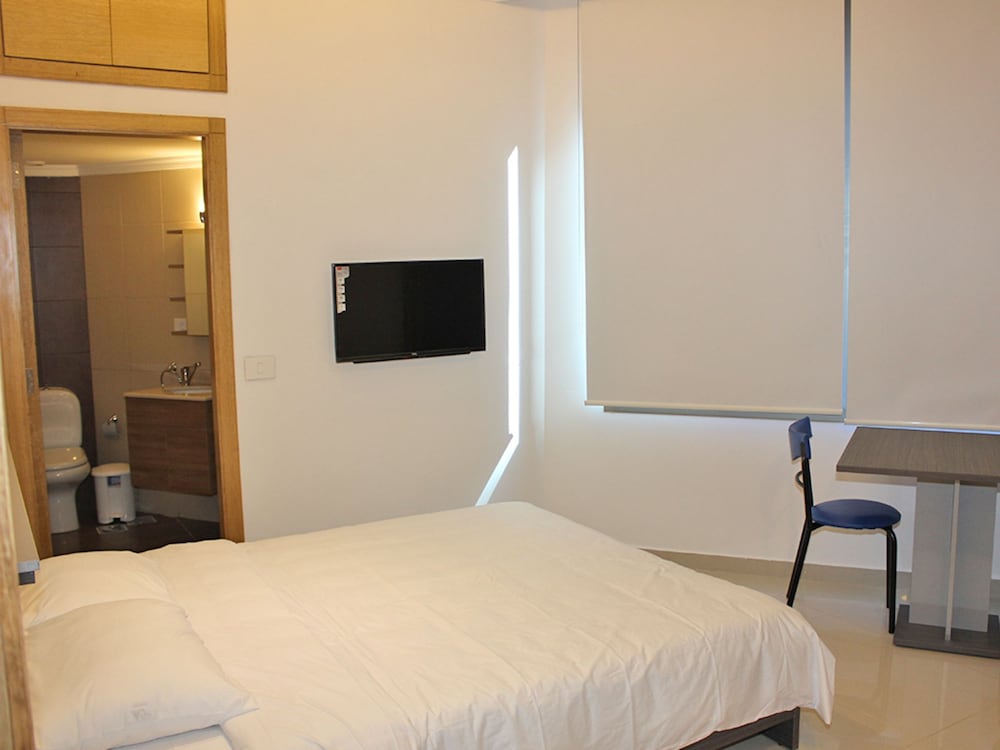 Standard Studio, Hill View, Mountainside