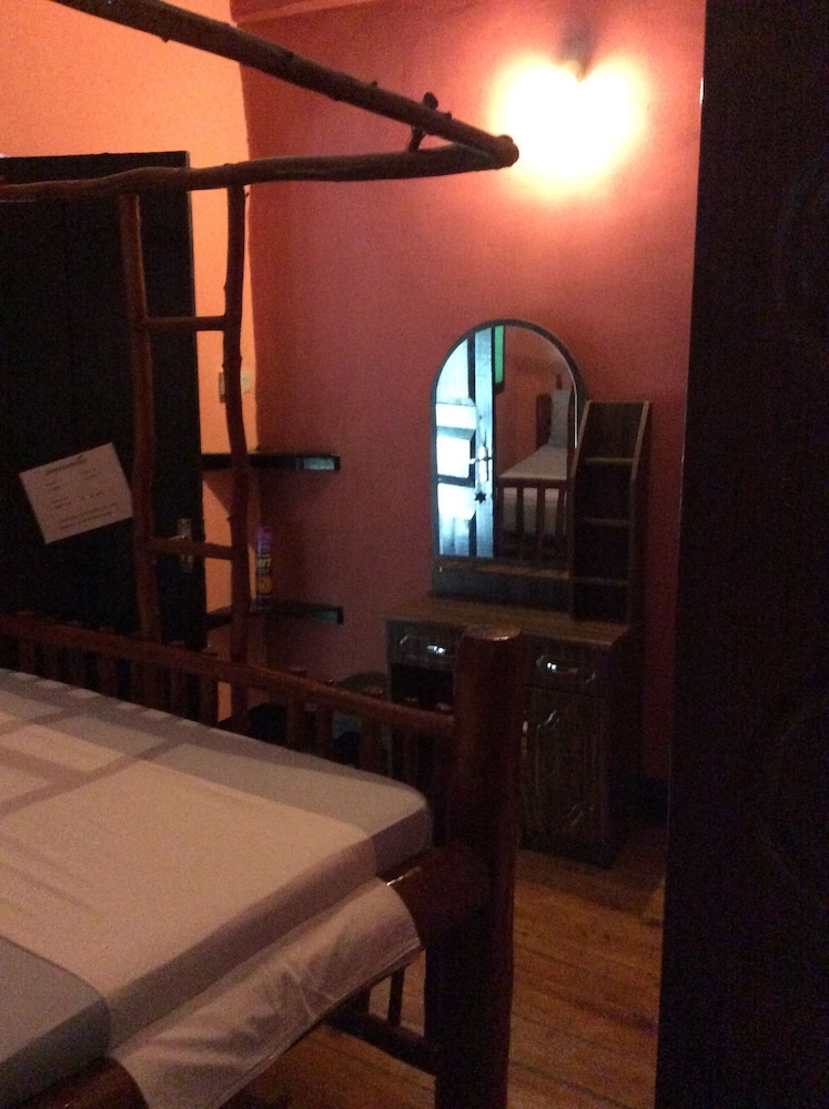 Basic Bungalow, 1 Queen Bed, Non Smoking