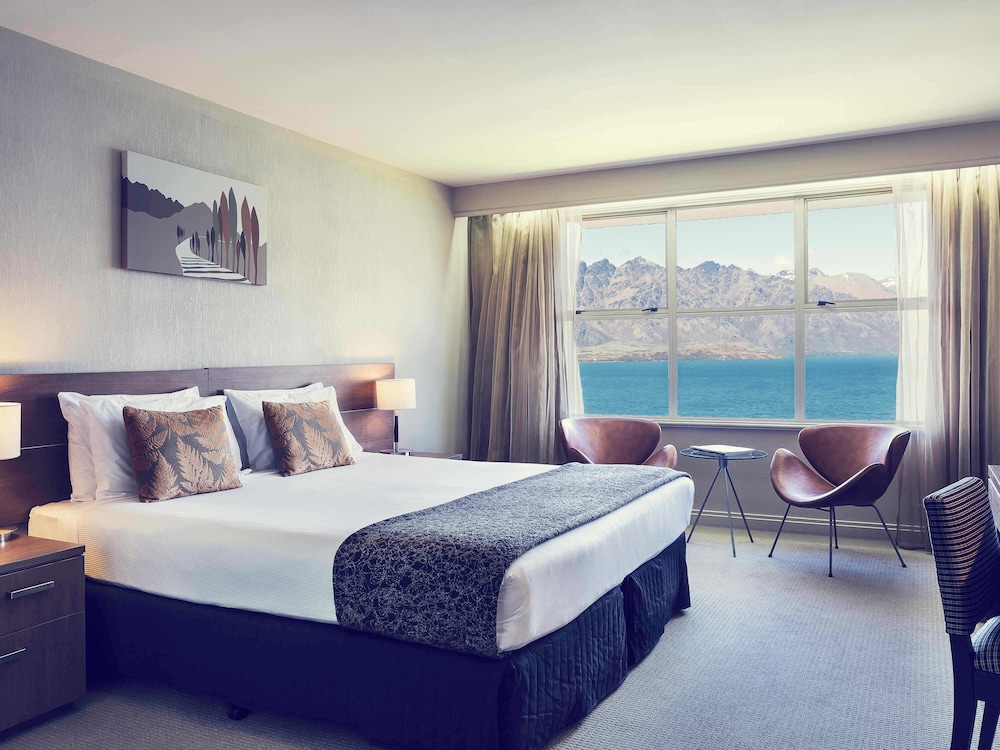 Deluxe Room, 1 King Bed, Lake View - Photo 2