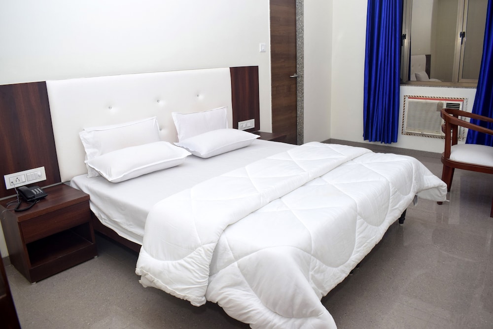 Deluxe Room - Photo 5
