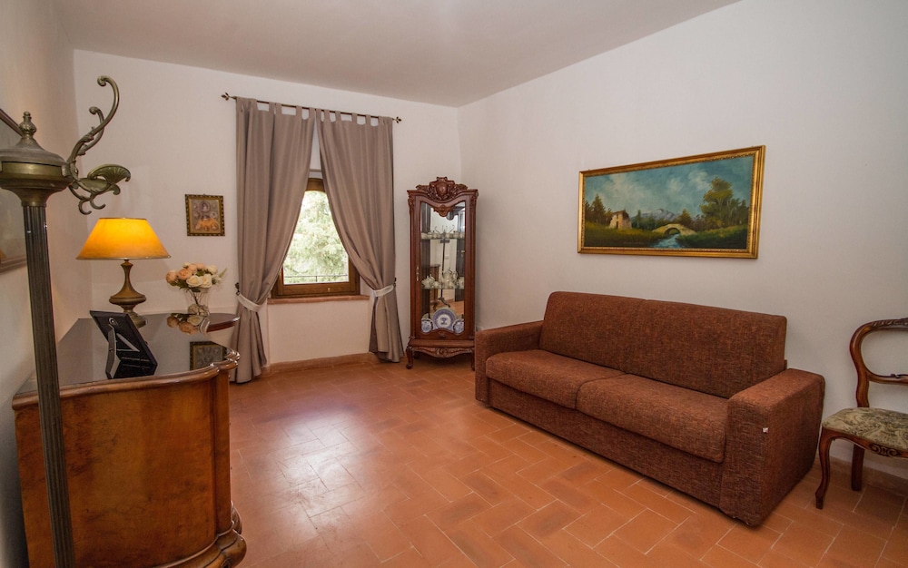 Classic Apartment, 1 Bedroom, Annex Building photo 2
