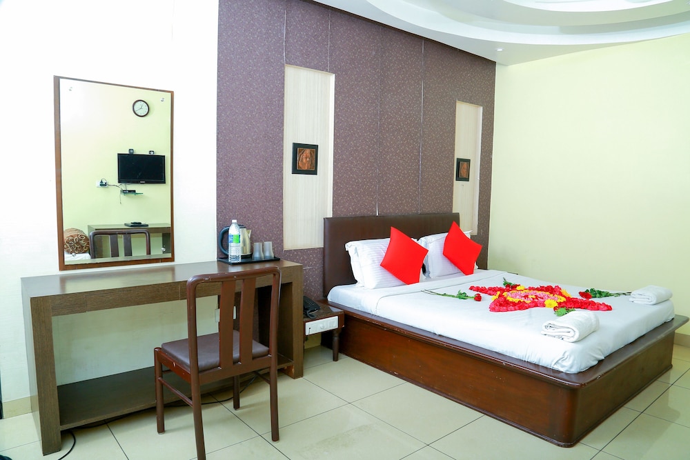 Royal Studio Suite, 1 King Bed, Non Smoking