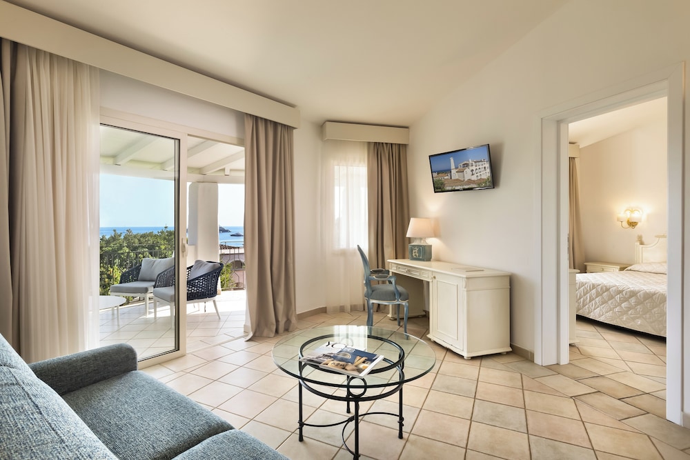 Suite - Photo 1