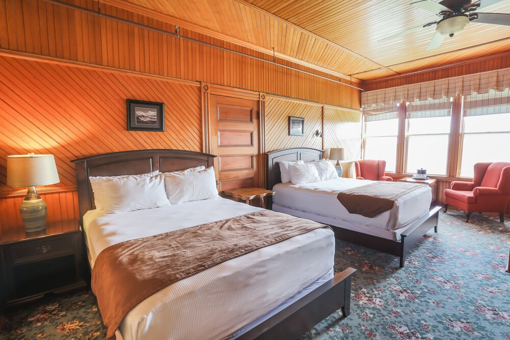 Room with 2 Queen Beds and View photo 1