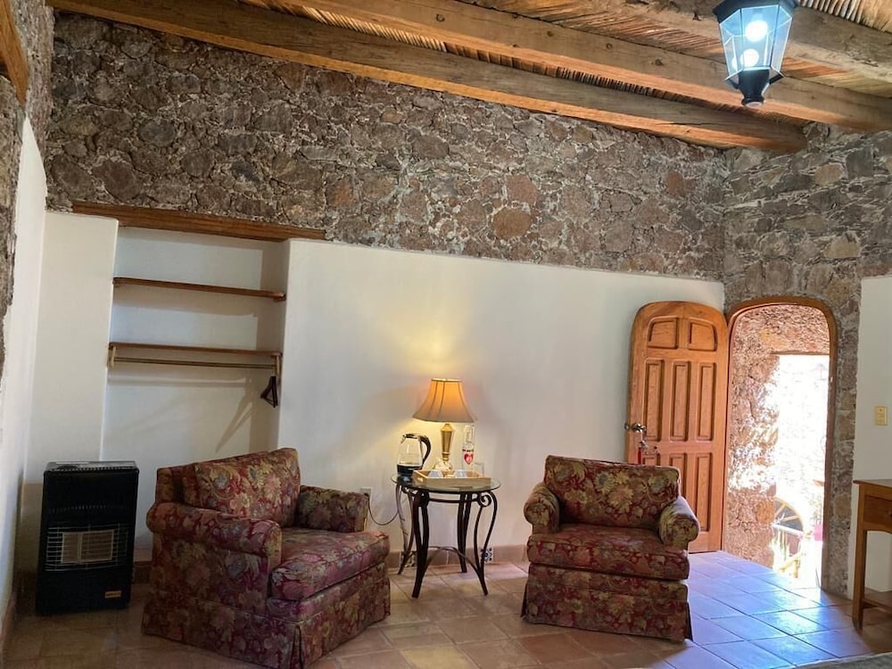Standard King Suite #6 photo 3