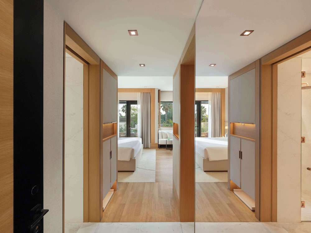 Rising Light TWIN Guestroom with Balcony - Resort View photo 2