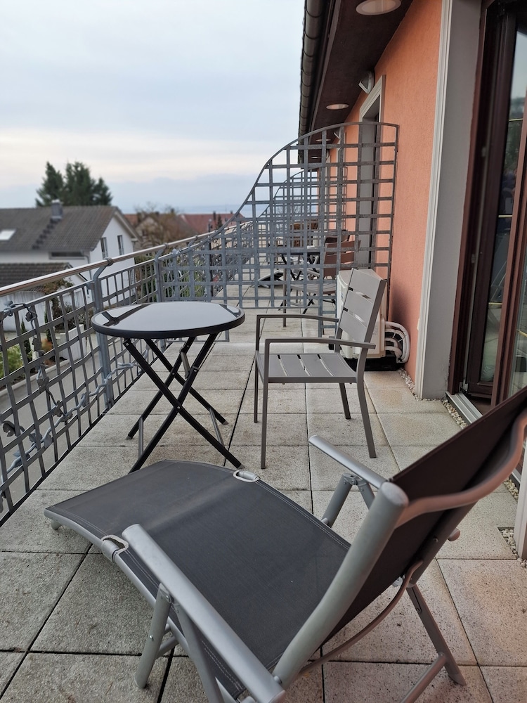 Single Room, Balcony, Partial Lake View photo 2