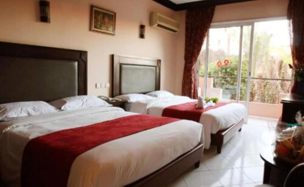 Quadruple Room, Pool View - Photo 4
