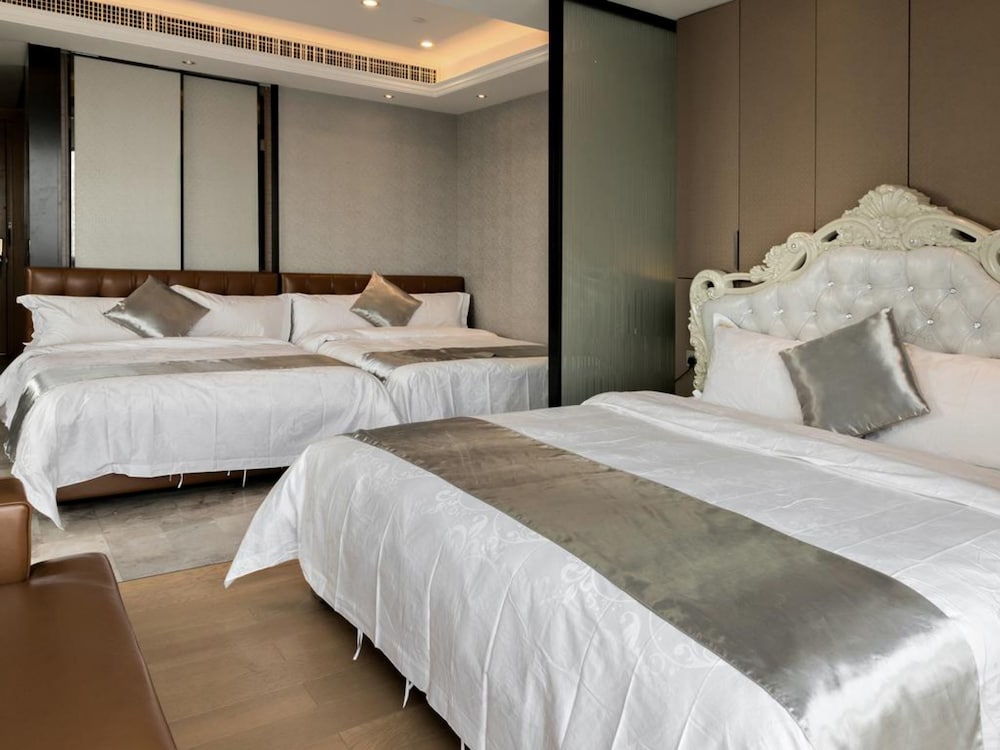 Deluxe Triple Room with City View (Free Shuttle in Canton Fair)