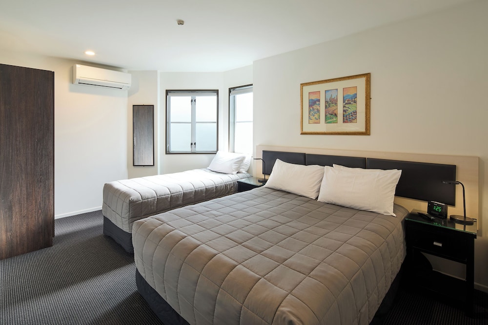 Suite, 1 Bedroom photo 2
